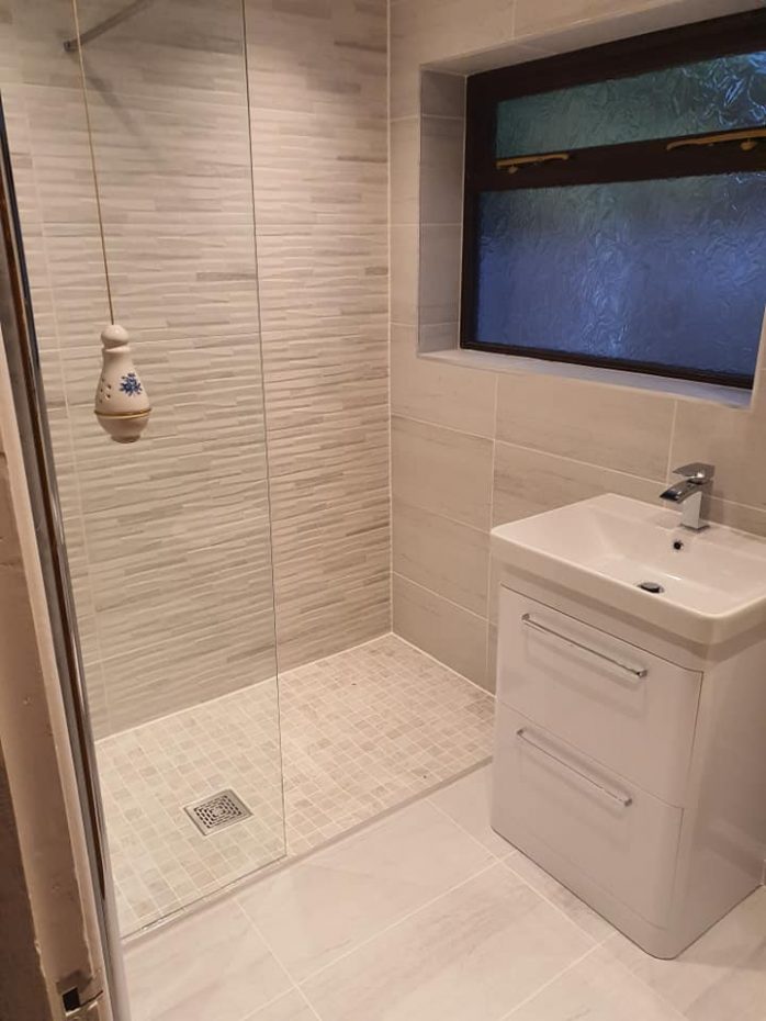 Eclipse White tiled bathroom with matching mosaic