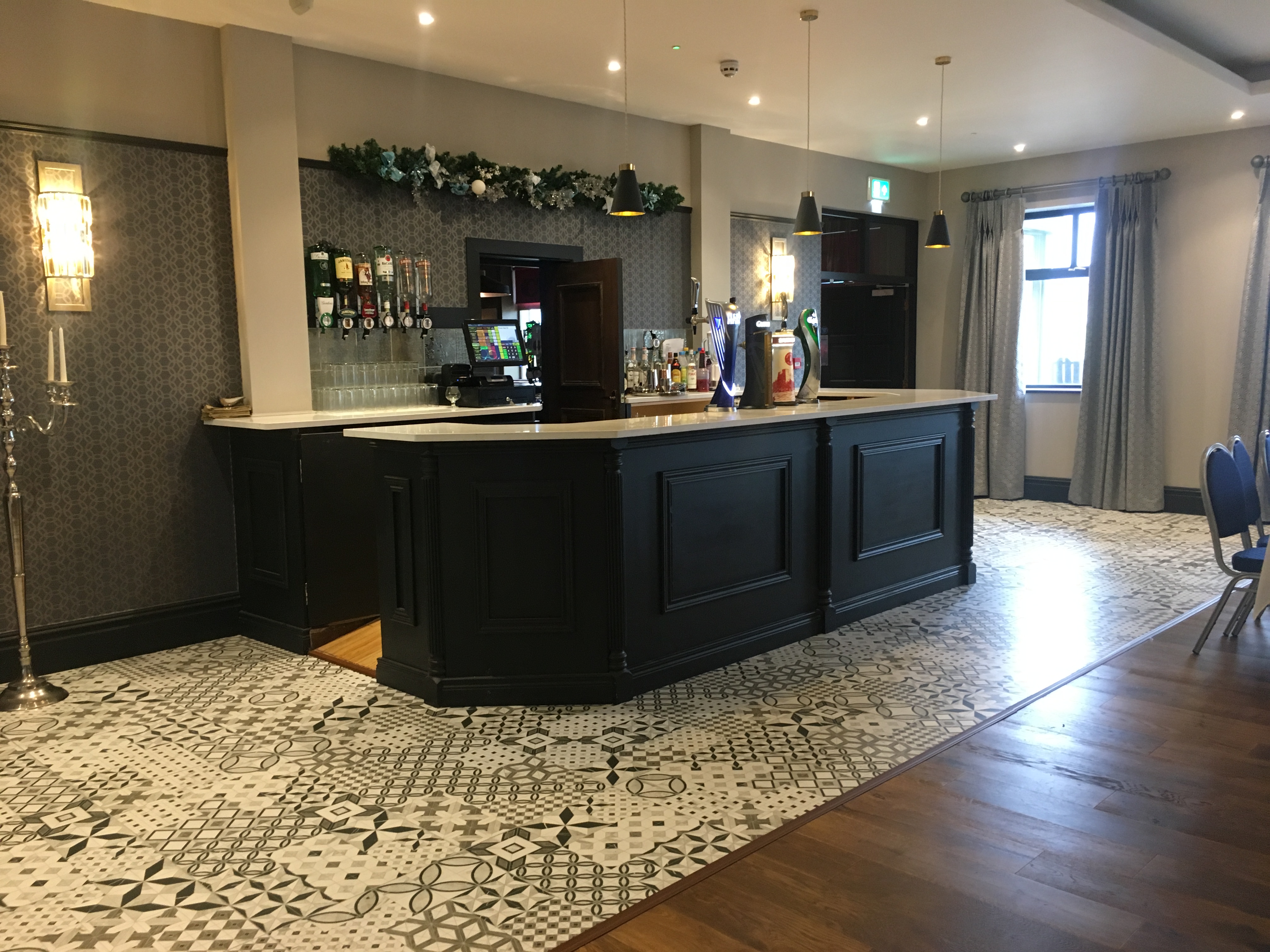 Elgin Matt White Décor