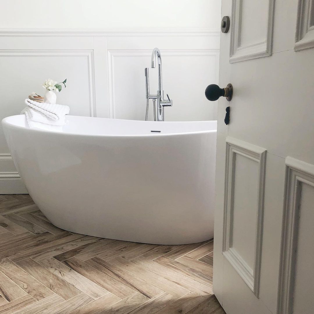 Wood effect tiles in bathroom