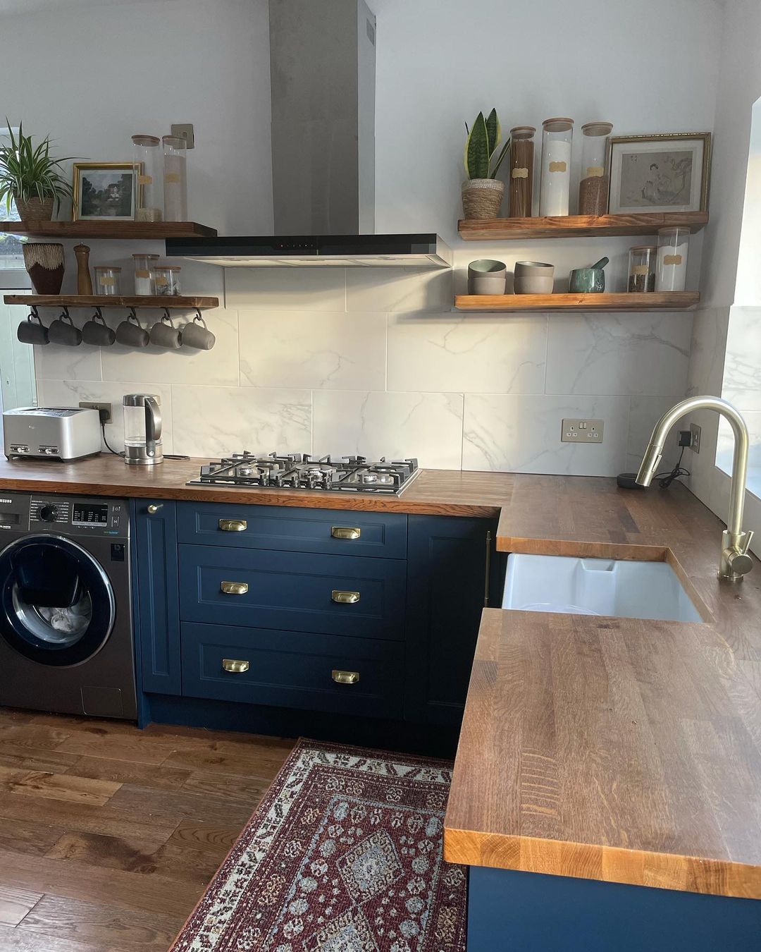 Like real marble, marble effect tiles come in a wide range of designs with varying degrees of veining so you can be as minimalist or maximalist as you like.